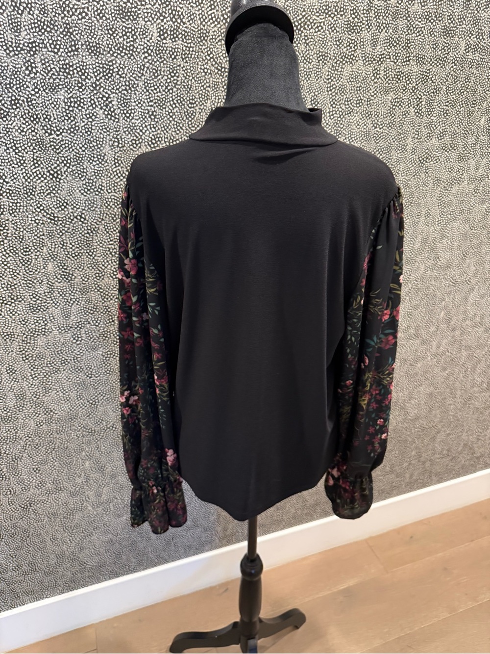 CeCe Blouse - Picture 7 of 10